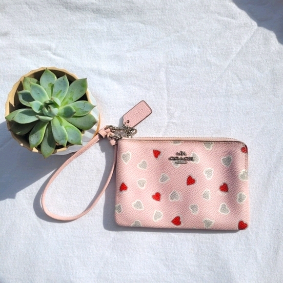 Coach Wristlet 💕 - Picture 4 of 8